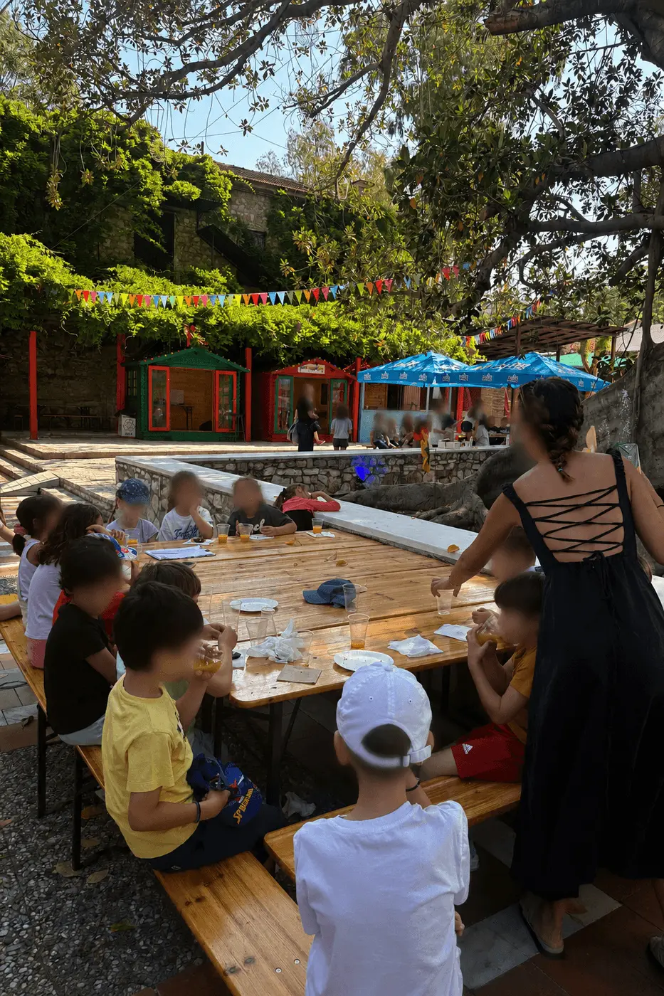 Ομαδικό γεύμα και ξεκούραση στον χώρο του 5Ε